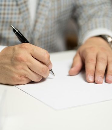 Une Plume Princière à Paris : Alexandra de Hanovre Éblouit le Festival du Livre