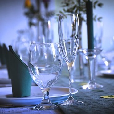 Trésors de la Riviera : L'Art de la Table des Palaces en Vente Exclusive