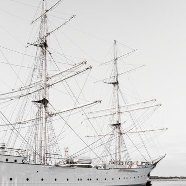 À Monaco, le Prince Albert II embarque à bord de L’Étoile, témoin vivant de l’héritage maritime français