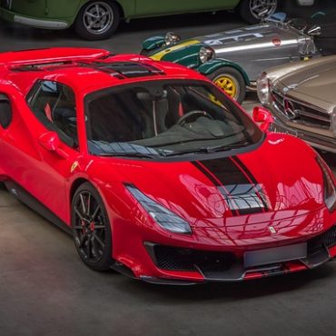 Sous les Projecteurs de Monaco : Quand le Luxe Automobile Rencontre les Icônes au Top Marques